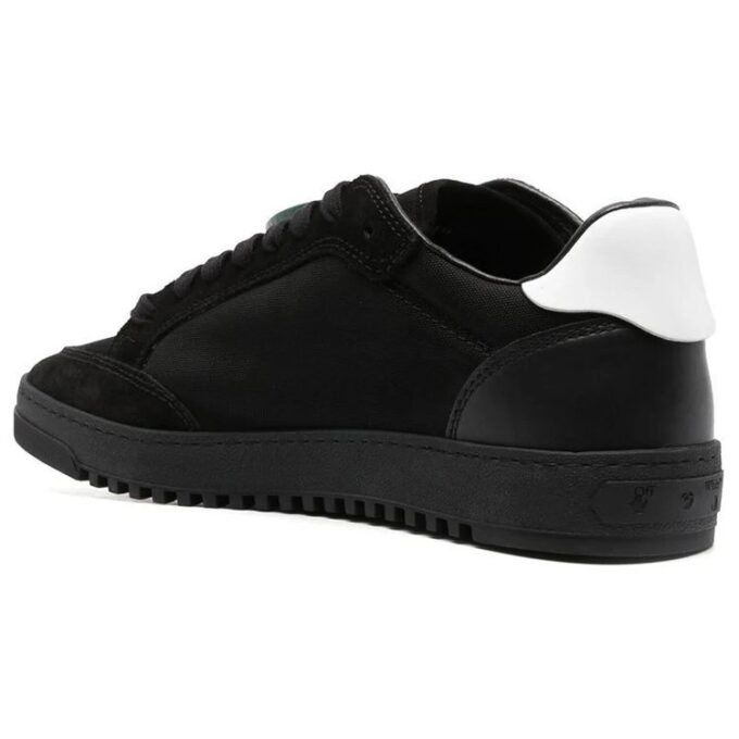 5.0 Lavt Sneakers «Svart Hvit»