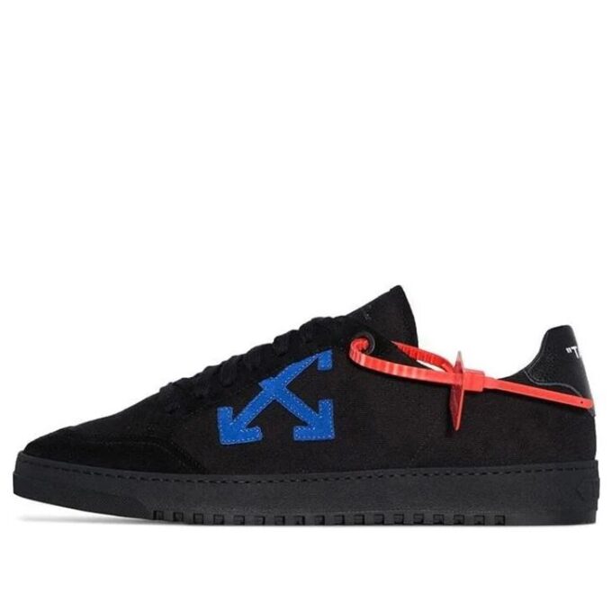 Carryover Sneakers Svart Omia042E19D680481010