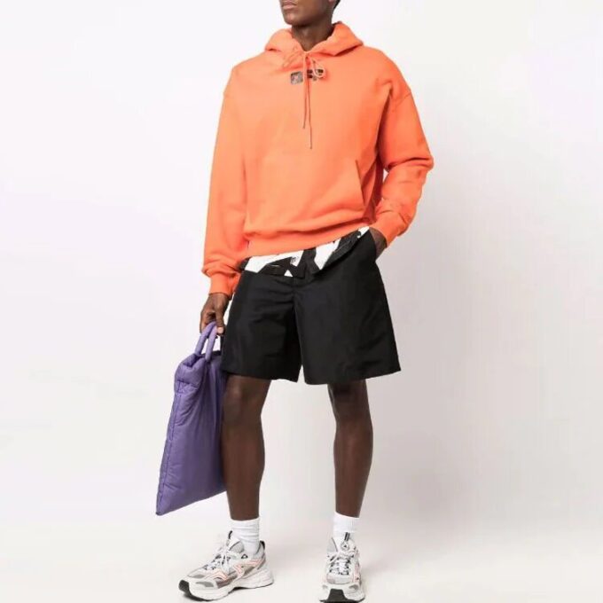 Enfarget shorts, løs passform, svart