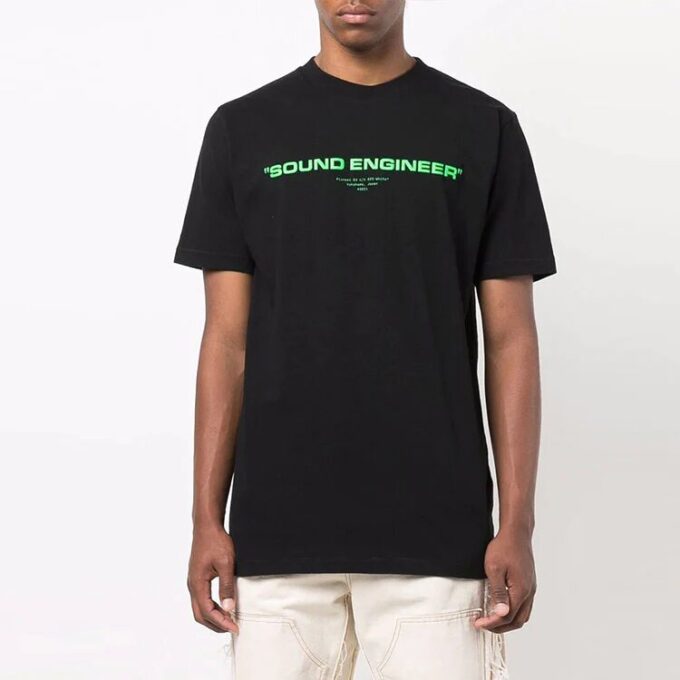 FW21 Alfabet-trykkmønster, kort ermet, standardversjon, svart