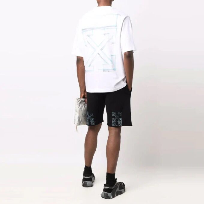 FW21 geometrisk mønster, rund hals, korte ermer, slim fit-versjon, hvit