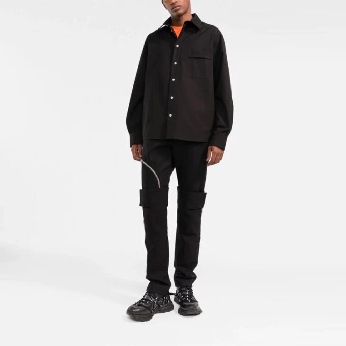 FW21 Langermet skjorte med brystlomme, løs passform, svart