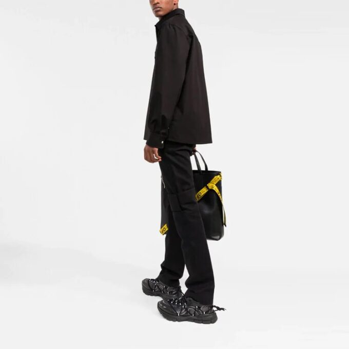 FW21 Langermet skjorte med brystlomme, løs passform, svart