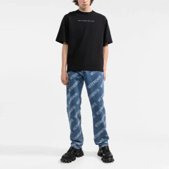 FW21 Rundhalset med alfabet-trykk, korte ermer, løs passform, svart