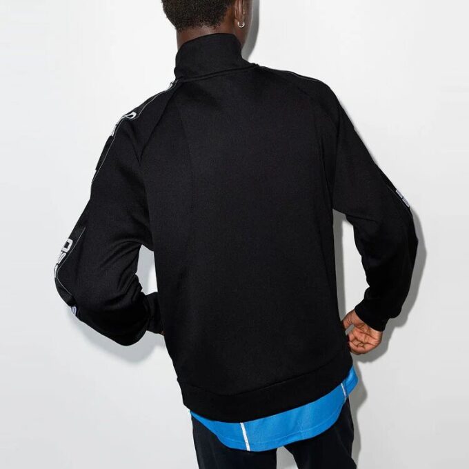 FW21 sportsjakke med glidelås og lange ermer, slim fit-versjon, svart