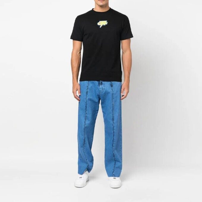 FW22 Rundhalset kortærmet slim fit-versjon med logo på ryggen, svart