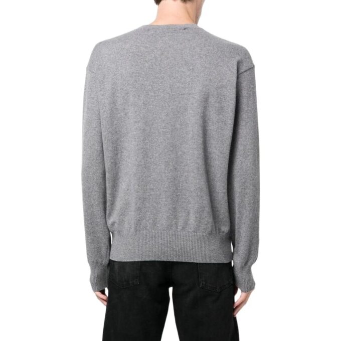 Genser med rund hals og brodert logo
