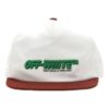 Hvit cap med brodert alfabetlogo