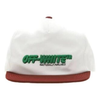 Hvit cap med brodert alfabetlogo