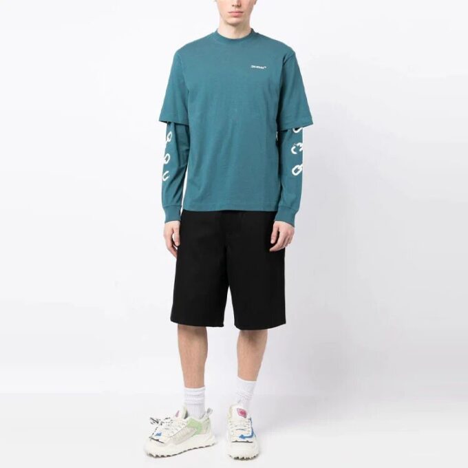 Knelange shorts med logotrykk «Svart»