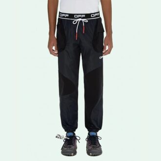 Lang sportsbuks med logo-pil-trykk og snøring, slim fit-versjon, svart