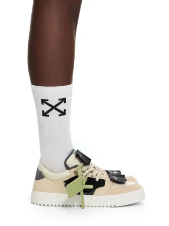 Low Top 3.0 Off-Court Sneakers i semsket skinn