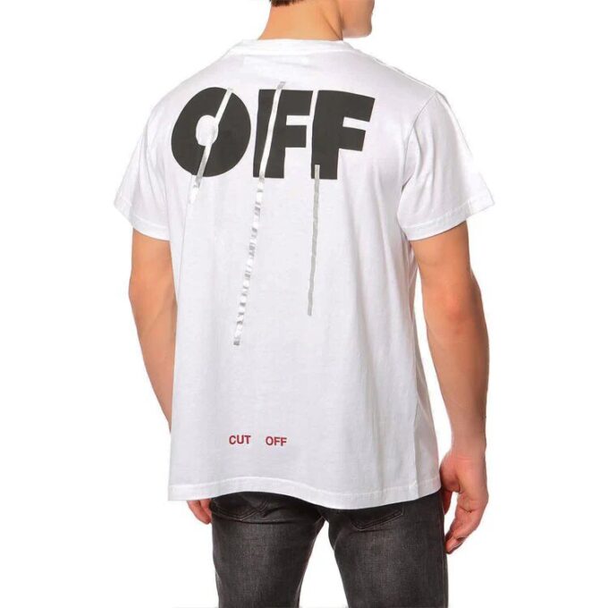 Minimalistisk kortærmet versjon med alfabetlogo på ryggen, hvit
