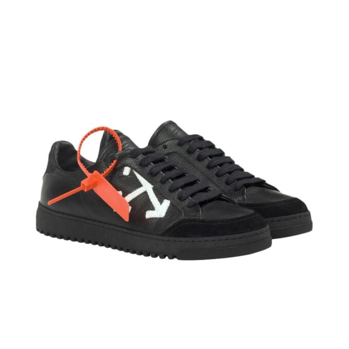 OFF- Carryover lavt skinnsneakers &laquo;Svart&raquo;