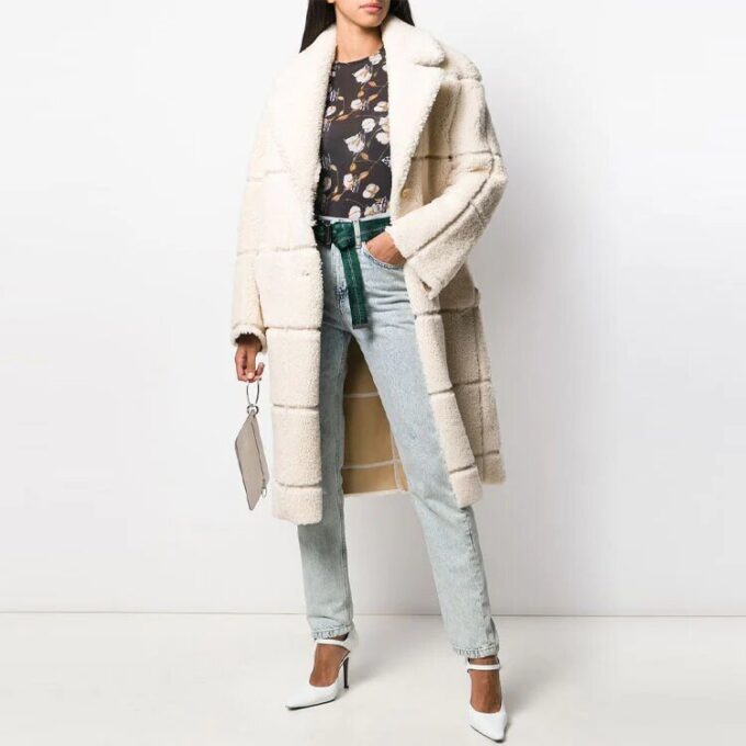 Off-White ensfarget frakk, løs passform, kremhvit