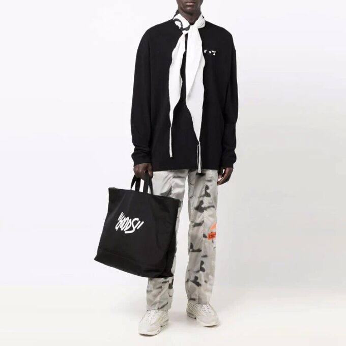 Off-White Herre FW21 Rundhalset genser med logo på brystet, løs passform, svart