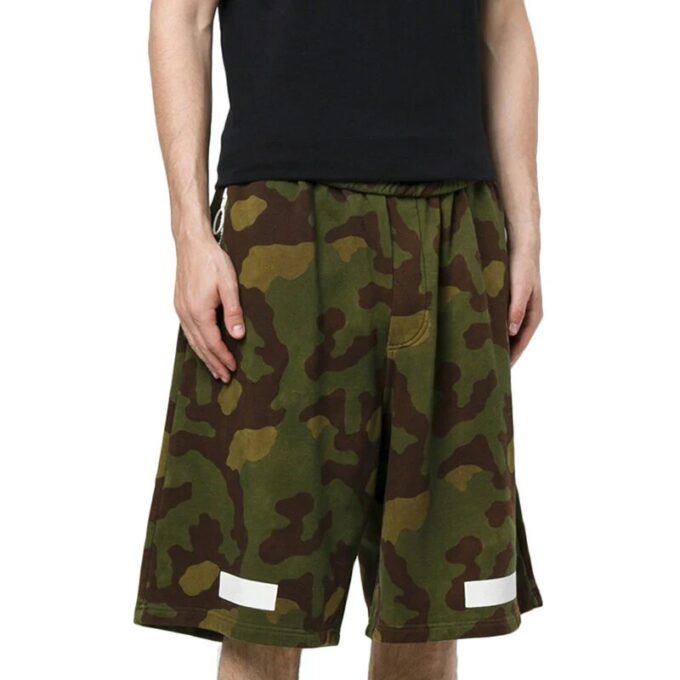 Off-White Herre-shorts i bomull med kamuflasjemønster, militærgrønn