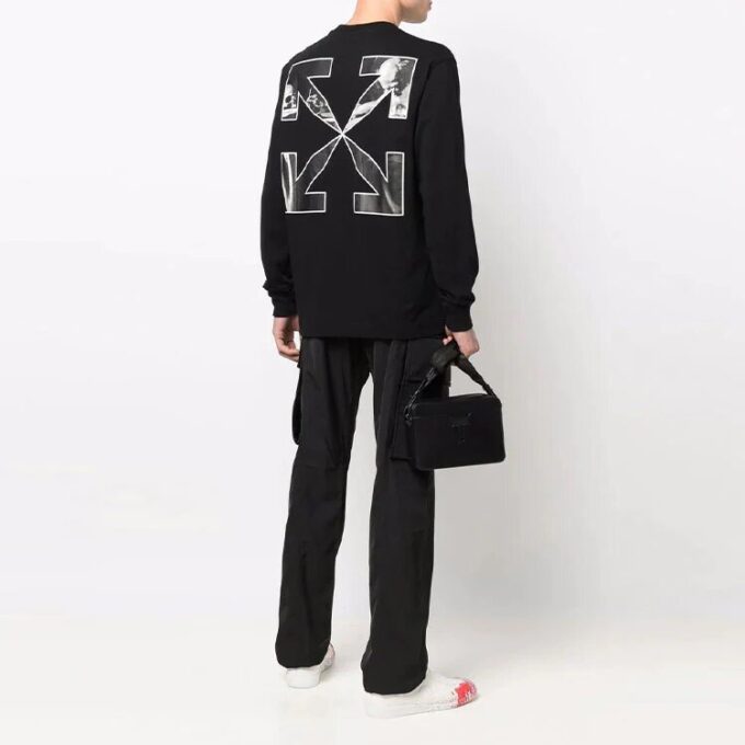 Off-White Herre SS22 Caravaggio pil-alfabet langermet løs passform svart T-skjorte