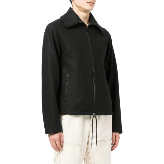 Off-White Herre SS22 Ensfarget jakke med brodert logo på reverset, svart