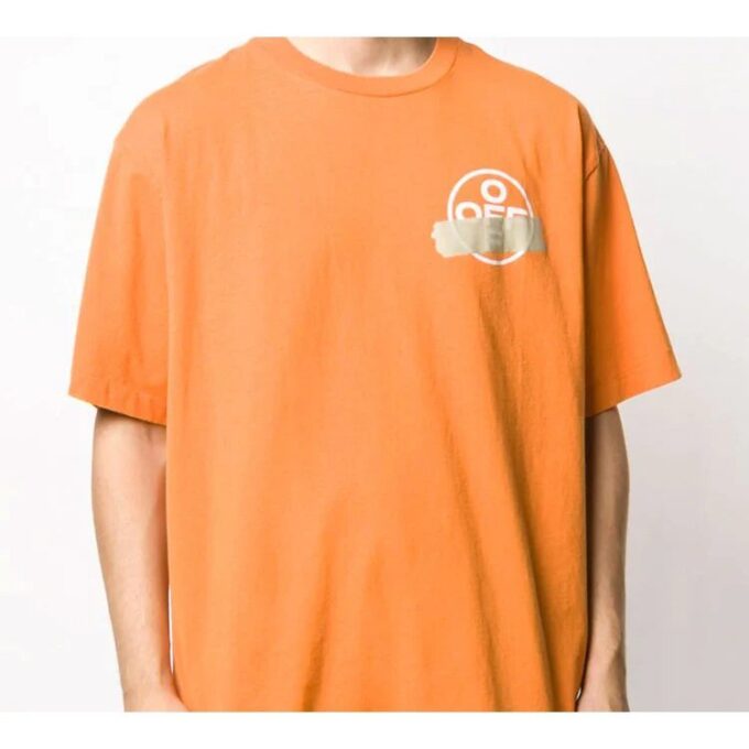 Off-White herre-T-skjorte med bronsefarget pil, gummibånd og lapp, kort erme