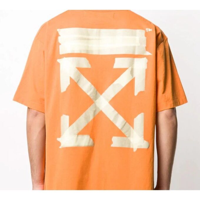 Off-White herre-T-skjorte med bronsefarget pil, gummibånd og lapp, kort erme