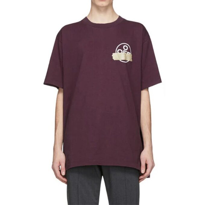 Off-White herre-T-skjorte med bronsepil, gummistrikk og lapp, kort erme, lilla