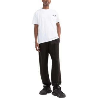 Off-White Herre-T-skjorte med bryststripe, lomme, rund hals og korte shorts