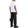 Off-White Herre-T-skjorte med bryststripe, lomme, rund hals og korte shorts