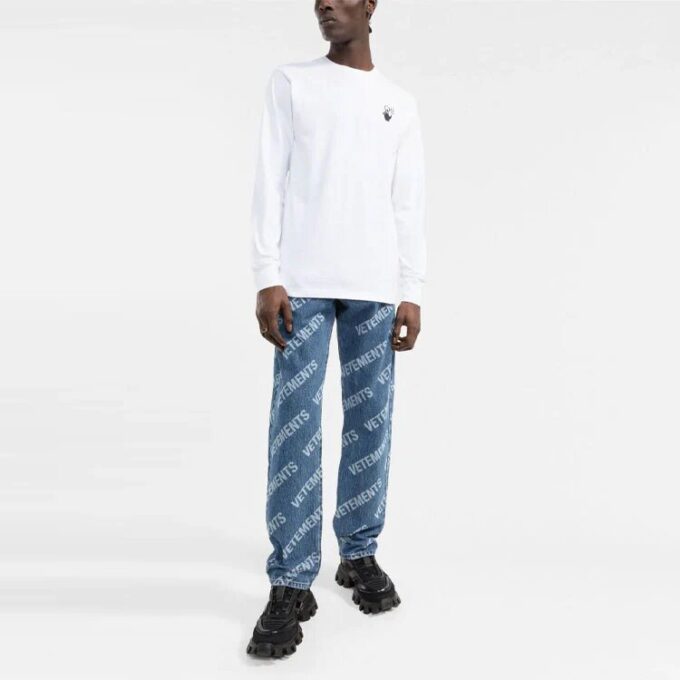 Off-White Herre-T-skjorte med logo og pilemønster, langermet, hvit
