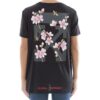 Off-White med skisse av kirsebærblomster og Arrows på ryggen, kort ermet