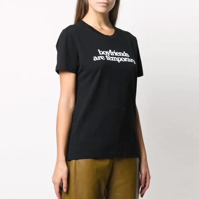 Off-White T-skjorte med kort erme, slim fit og trykt slagord i svart
