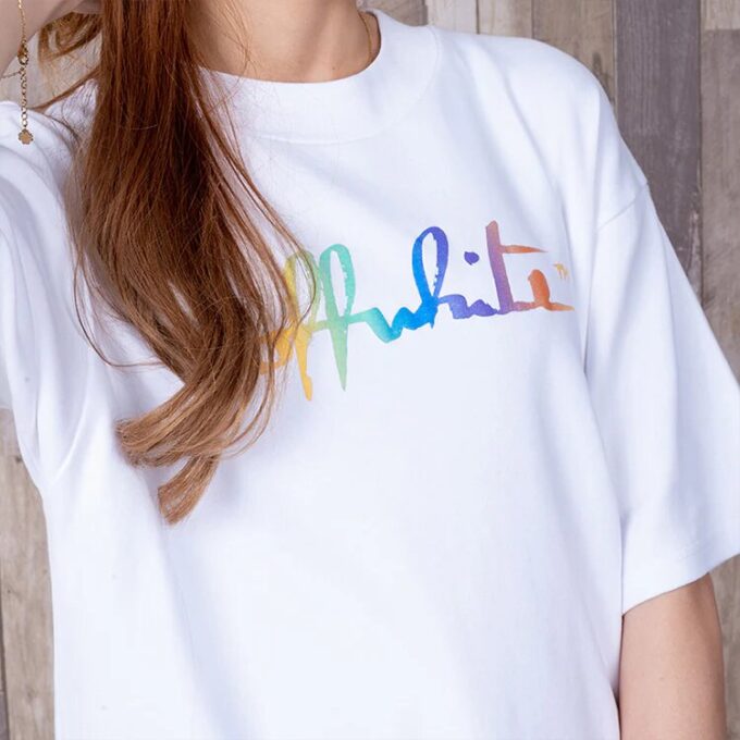 Off-White Tomboy Rainbow Logo-trykk, kort ermet, slim fit, hvit T-skjorte