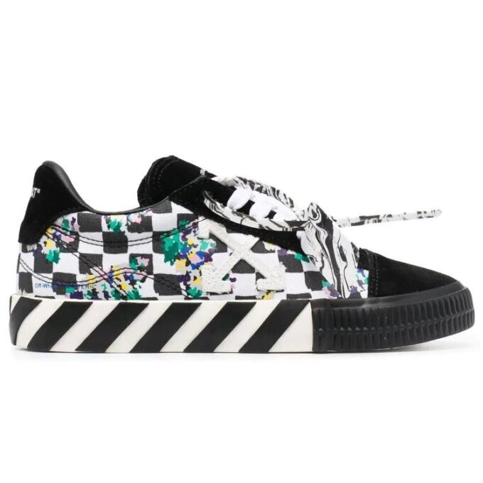 Off-White vulkaniserte lave sneakers svart/hvit