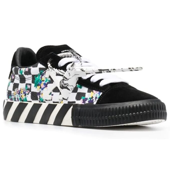 Off-White vulkaniserte lave sneakers svart/hvit