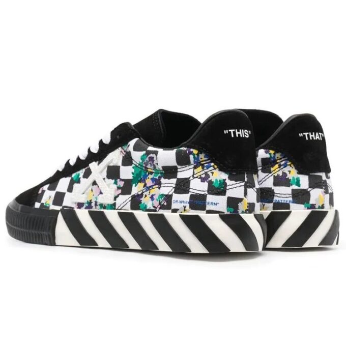 Off-White vulkaniserte lave sneakers svart/hvit