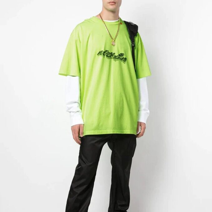 Oversize-genser med grafisk piletrykk