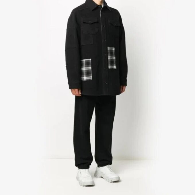 Oversized skjorte med rutete lommer og knapper
