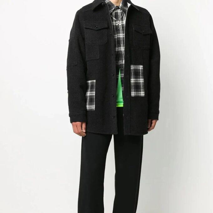 Oversized skjorte med rutete lommer og knapper