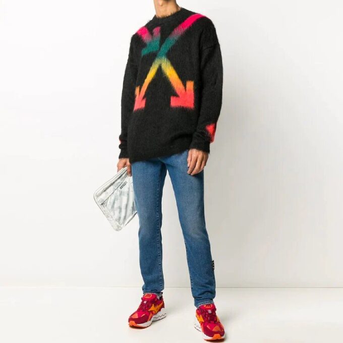 Rainbow Gradient Arrow Knit Svart
