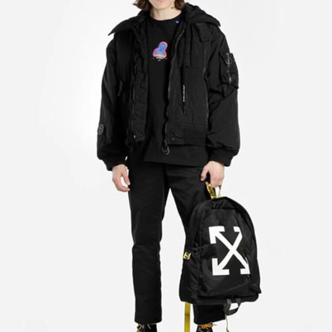 Ryggsekk med Diagonal Arrow-piler og piletrykk, svart