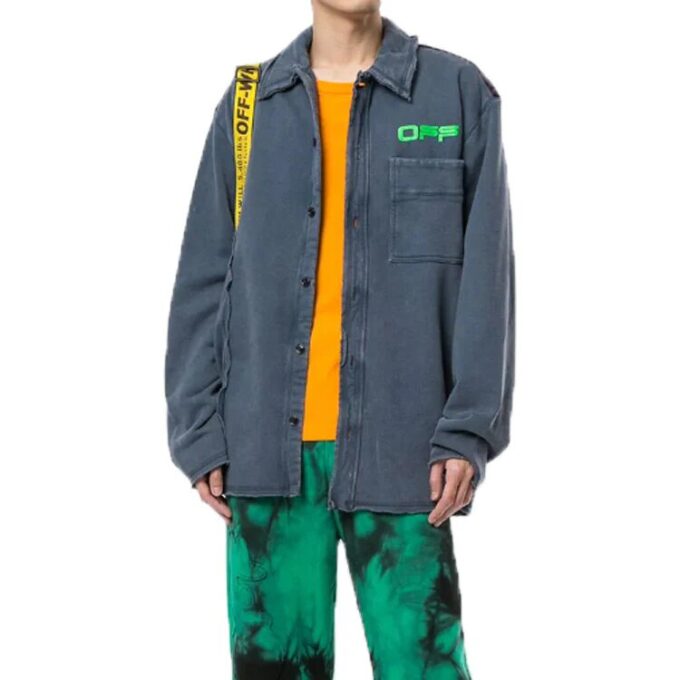 Skjorte med logo-trykk og knapper