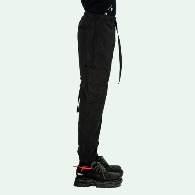 SS21 Arrow-trykte cargobukser, svart