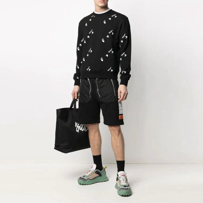 SS21 Trykk Slim Fit Rundhalset Svart