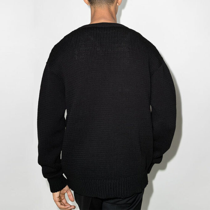 Strikket cardigan med logo-intarsia, V-hals og enkel knappestolpe, løs passform, svart