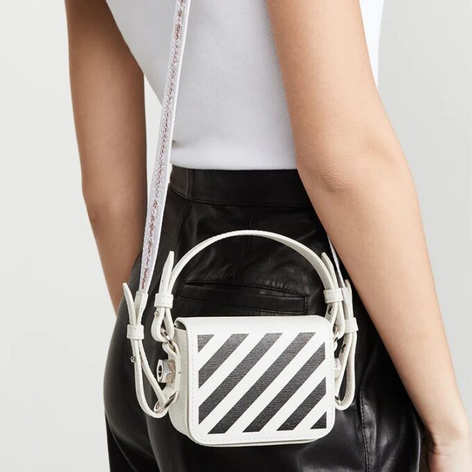 Stripe Mini skulderveske i hvitt