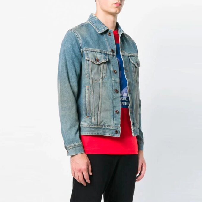 Vintage-trykt denimjakke med gradientpil og slitt look, blå